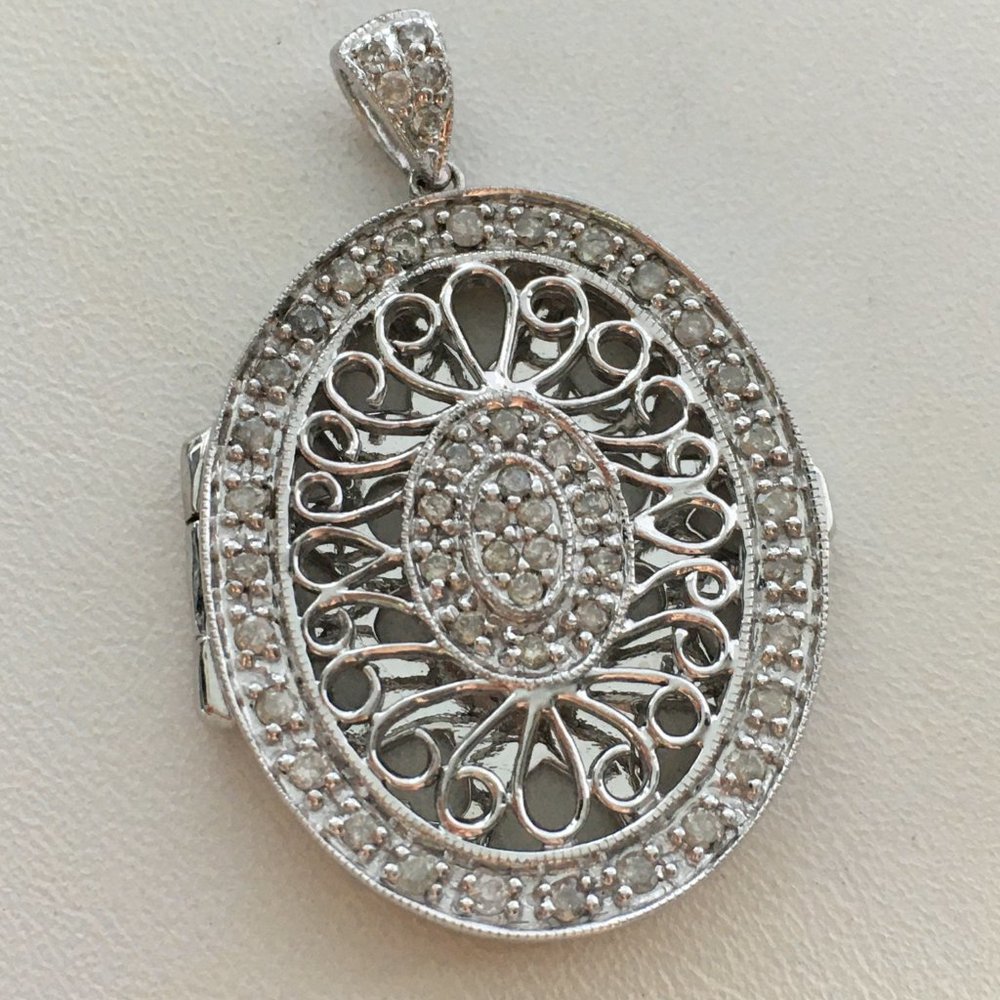 14k White gold Locket 7.6 g with Real Diamonds Appraised for $1,950